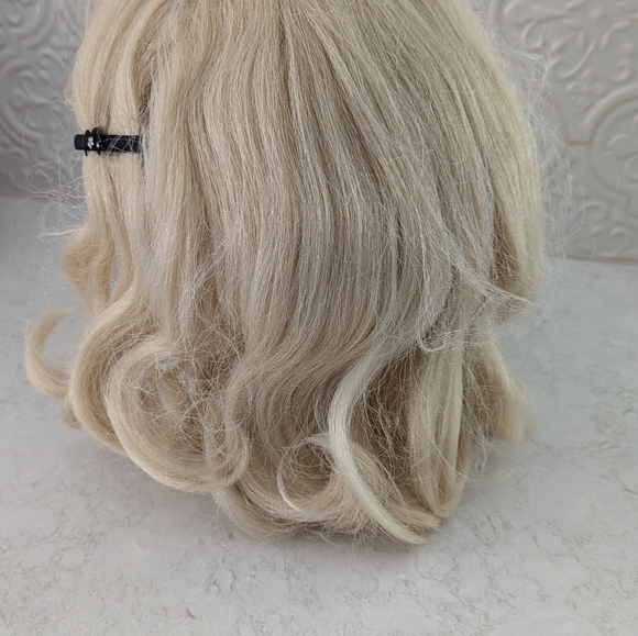 Wig straight - Picture 2 of 3